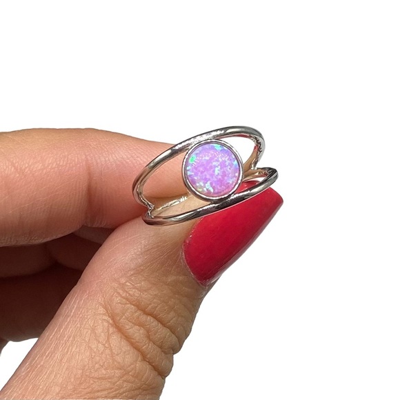 Elegant Silver and Purple Opal Ring - Picture 3 of 5